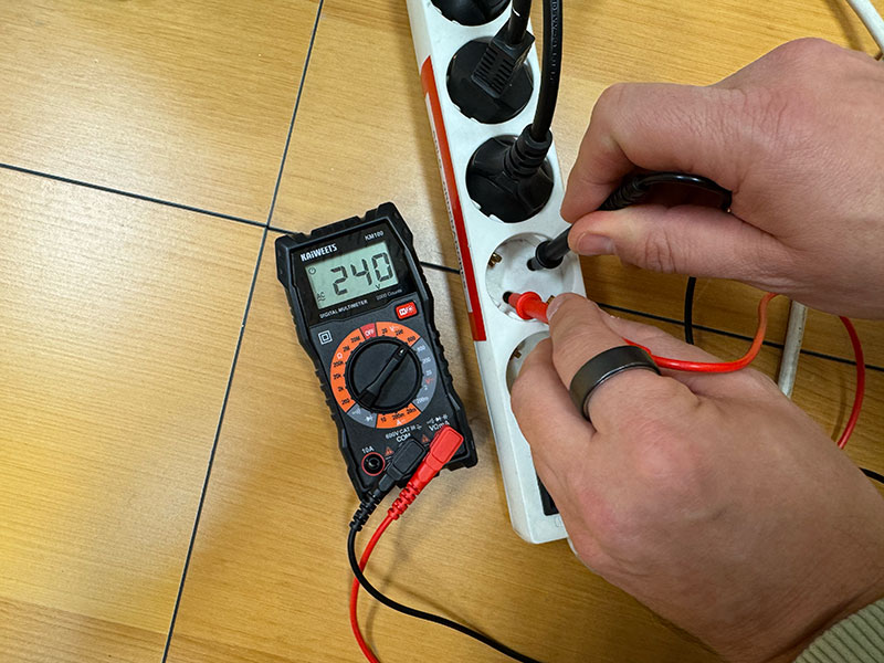 Multimeter AC test