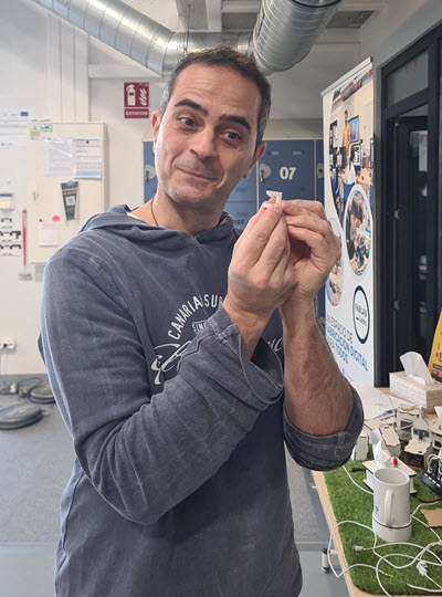 Holding the first 3D printed test piece