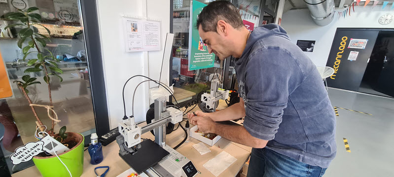 Loading filament into the Bambu A1 Mini