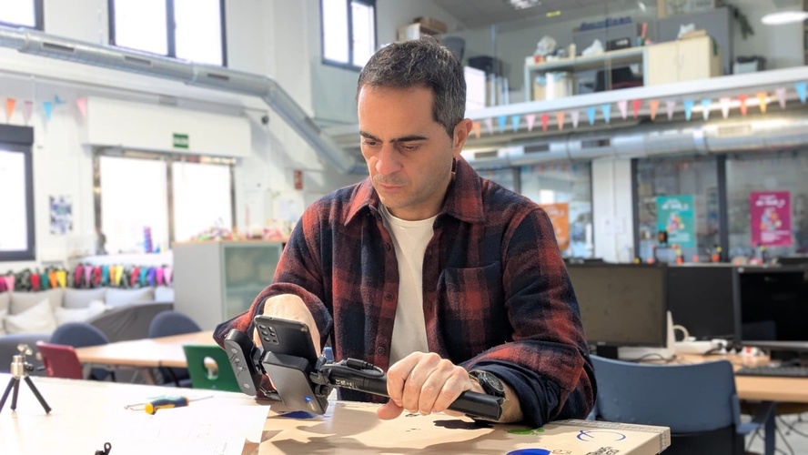 Assembling the Ferret scanner rig with phone and tripod grip.