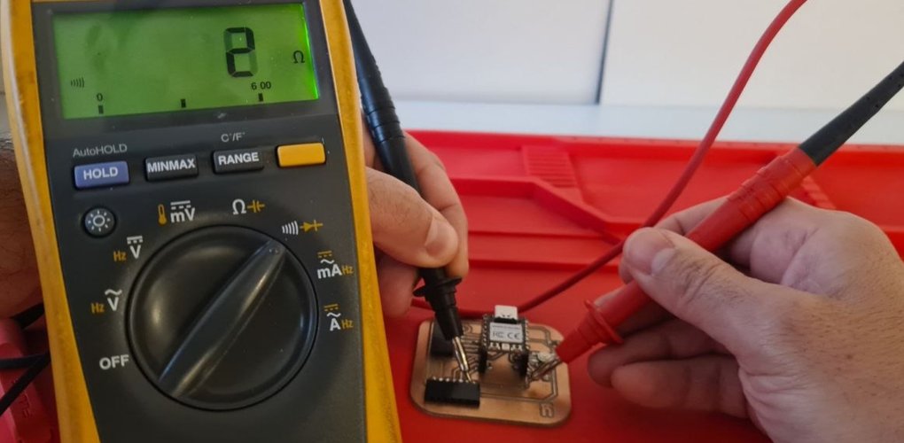 Fluke 179 in continuity mode reading close to zero ohms while probing a connected trace.