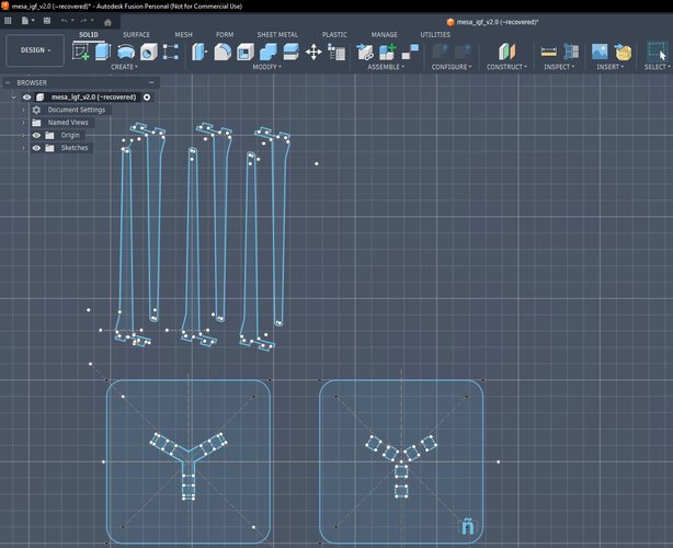 Fusion 360 canvas showing the mesa_igf_v2.0 file with six leg pieces arranged in rows at the top and two square seat panels with Y-junction connectors and ñ engraving visible at the bottom.