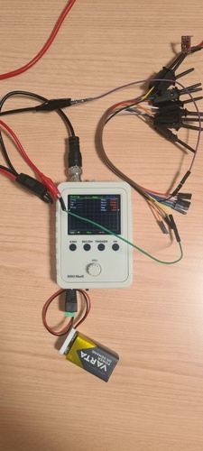 DSO Shell oscilloscope connected to the circuit with the red probe on SDA and black probe on GND, showing a flat line with no I2C activity — sketch not yet running.