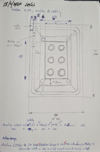 Hand-drawn pencil and pen sketch of the top view of the half-brick mould, dated 28/4/2026 in León. The drawing shows the rectangular mould footprint with the brick cavity inside, the six stud positions, and dimensions: 32 mm brick width, 48 mm length, 4 mm wall, plus the worked-out arithmetic at the bottom of the page: 32 + 2×6 + 2×5 + 2×3 + 2×5 = 70 mm.