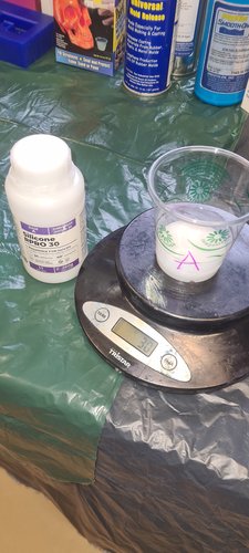 Compostable cup labelled 'A' with white Base A silicone on the kitchen scale. Display reads 30 g. The Base A bottle (RPRO 30, white liquid) sits next to the scale.