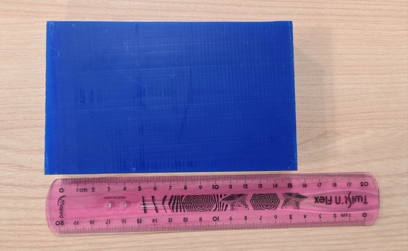Ferris File-A-Wax Blue block from Fab Lab León next to a 20 cm ruler showing the dimensions of the stock