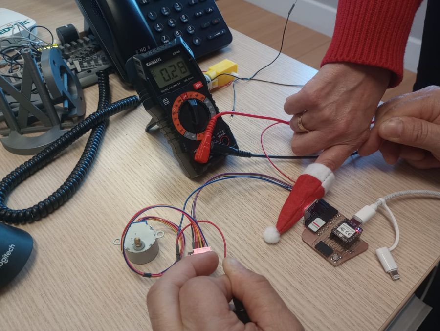 Multimeter measuring voltageconsumption