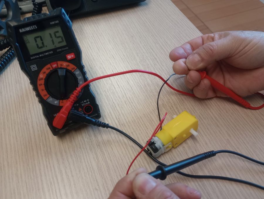 Multimeter measuringcurrent consumption