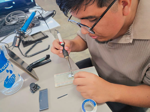 Esteban soldering header pins