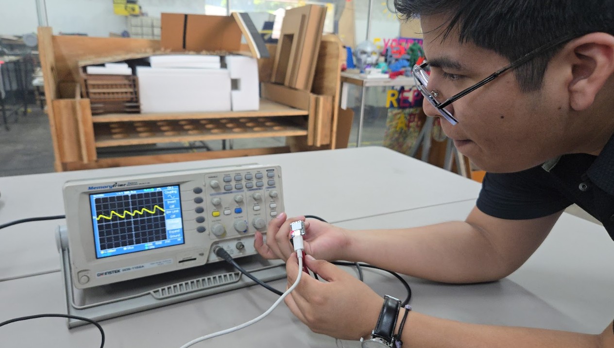 Oscilloscope waveform