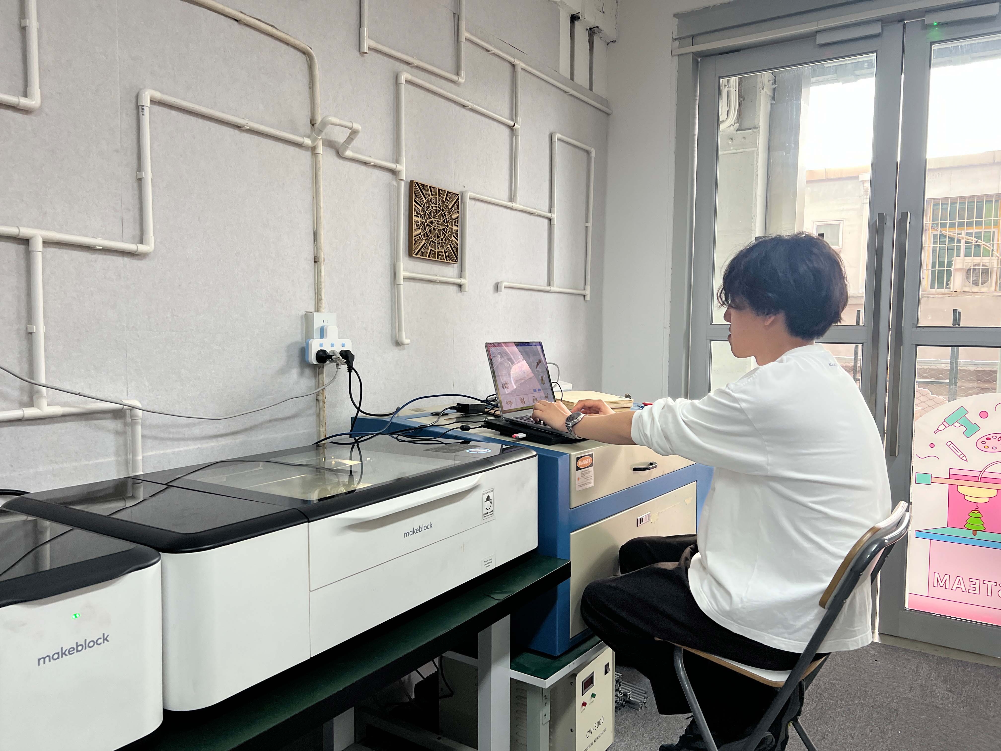 Operating the Laserbox machine