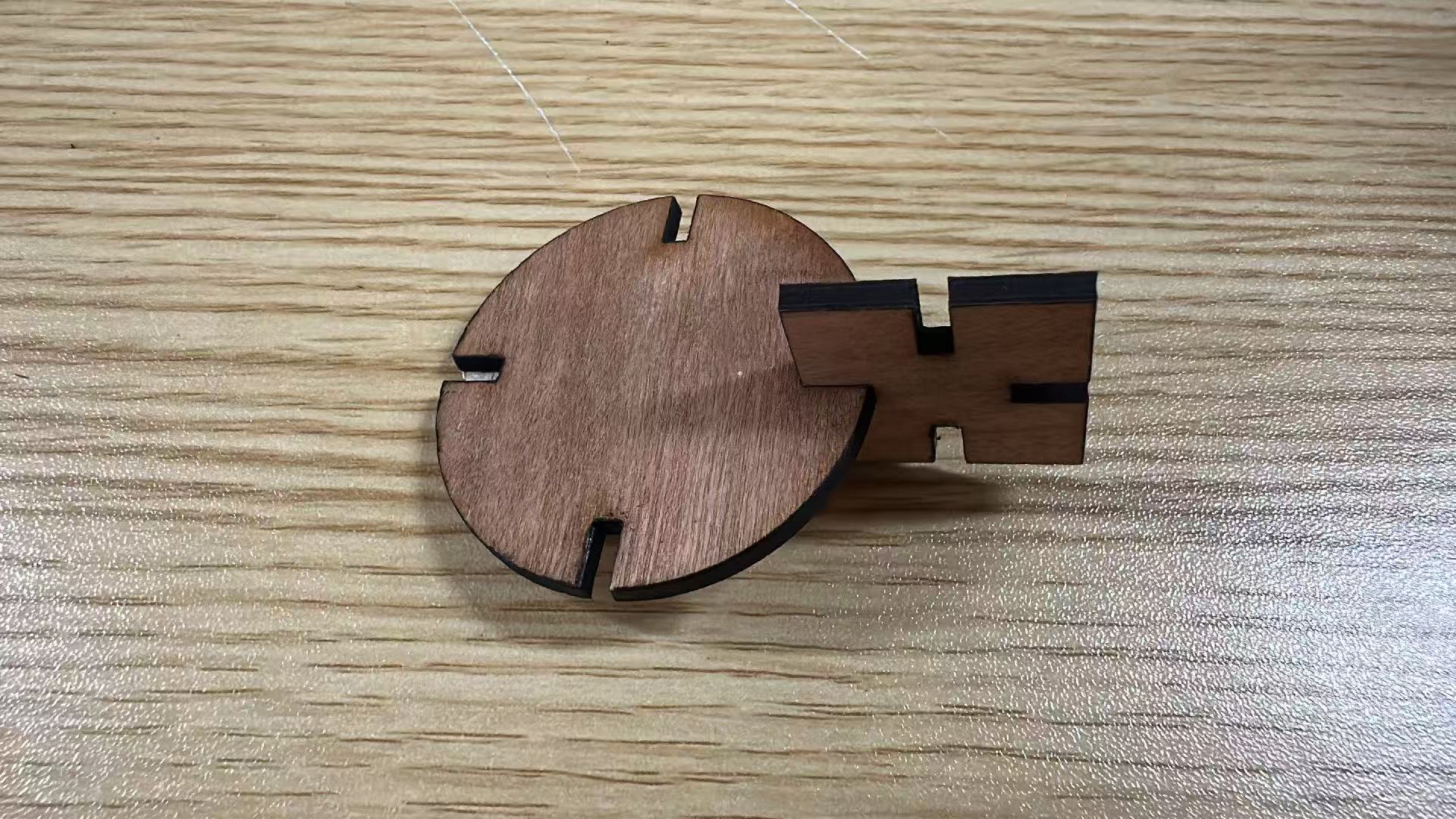 Close-up of the 2.6 mm slot fit test
