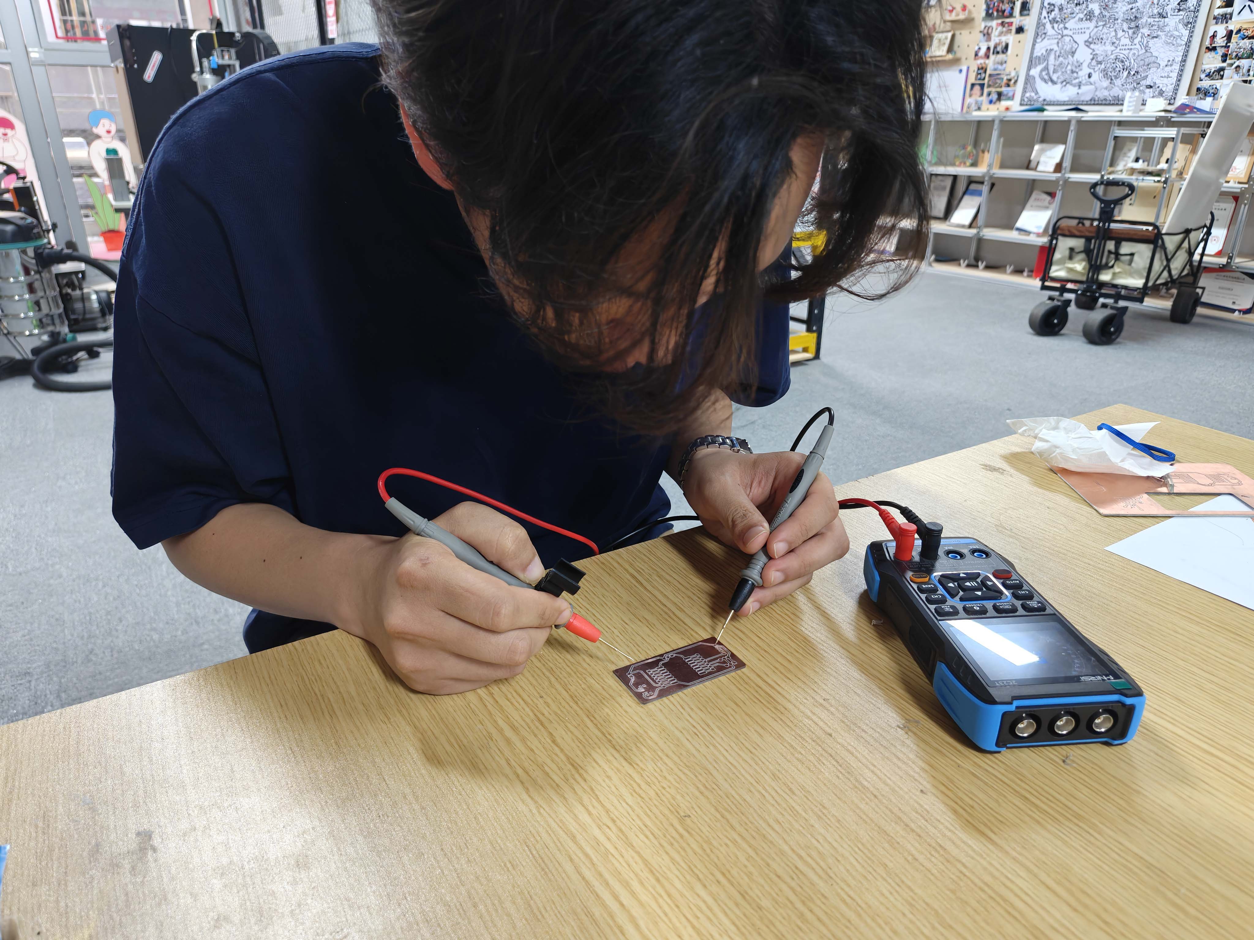 Continuity test with multimeter
