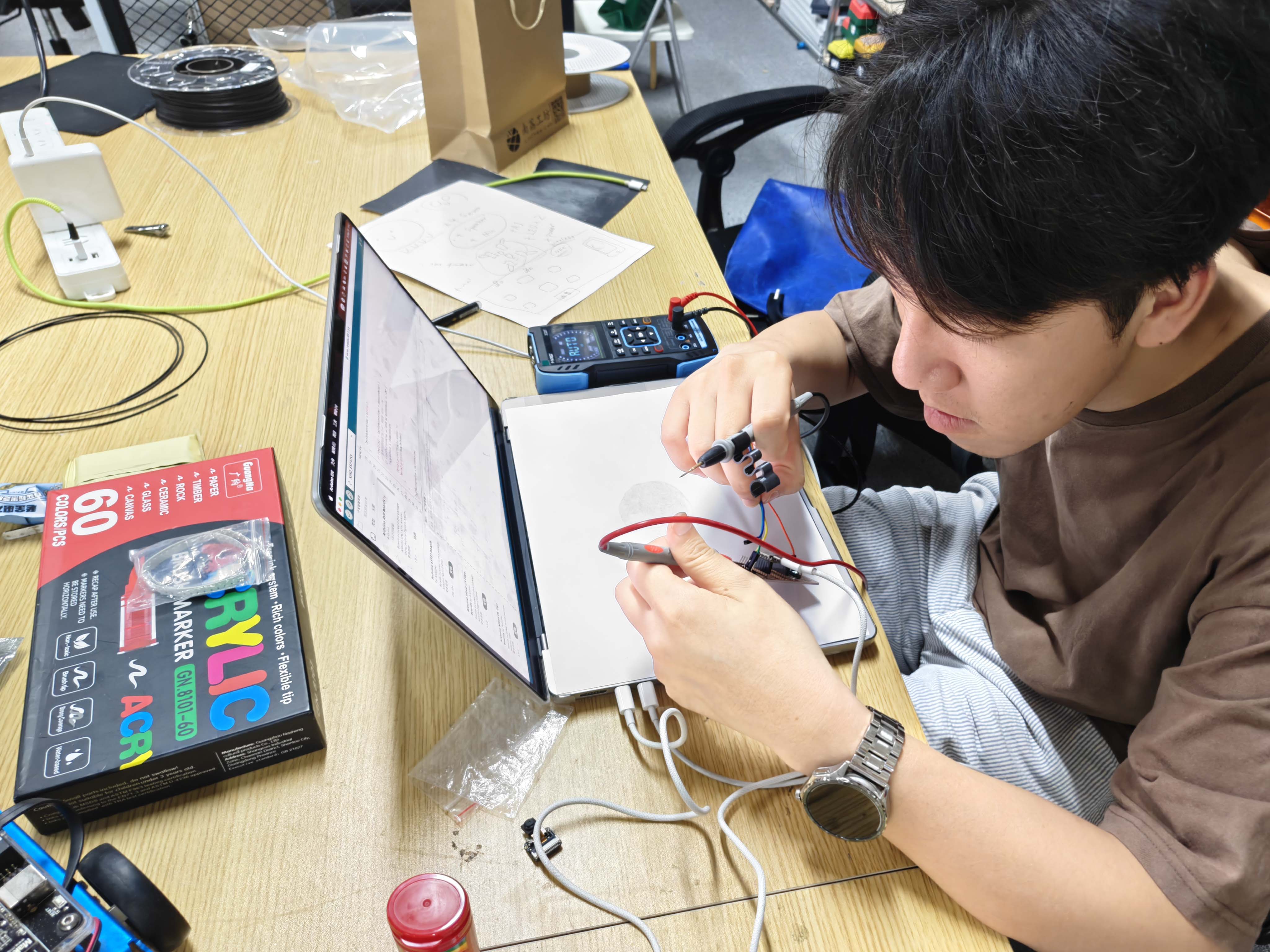 Measuring the button module with a multimeter