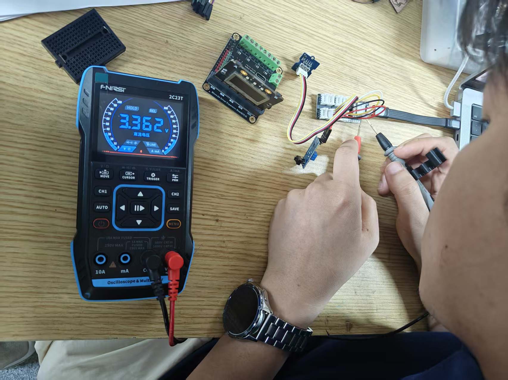 Measuring VCC and GND on the board with a multimeter