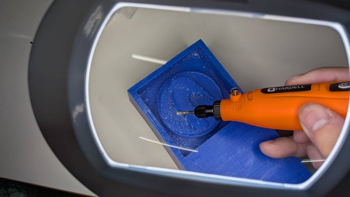 Fixing with handy router