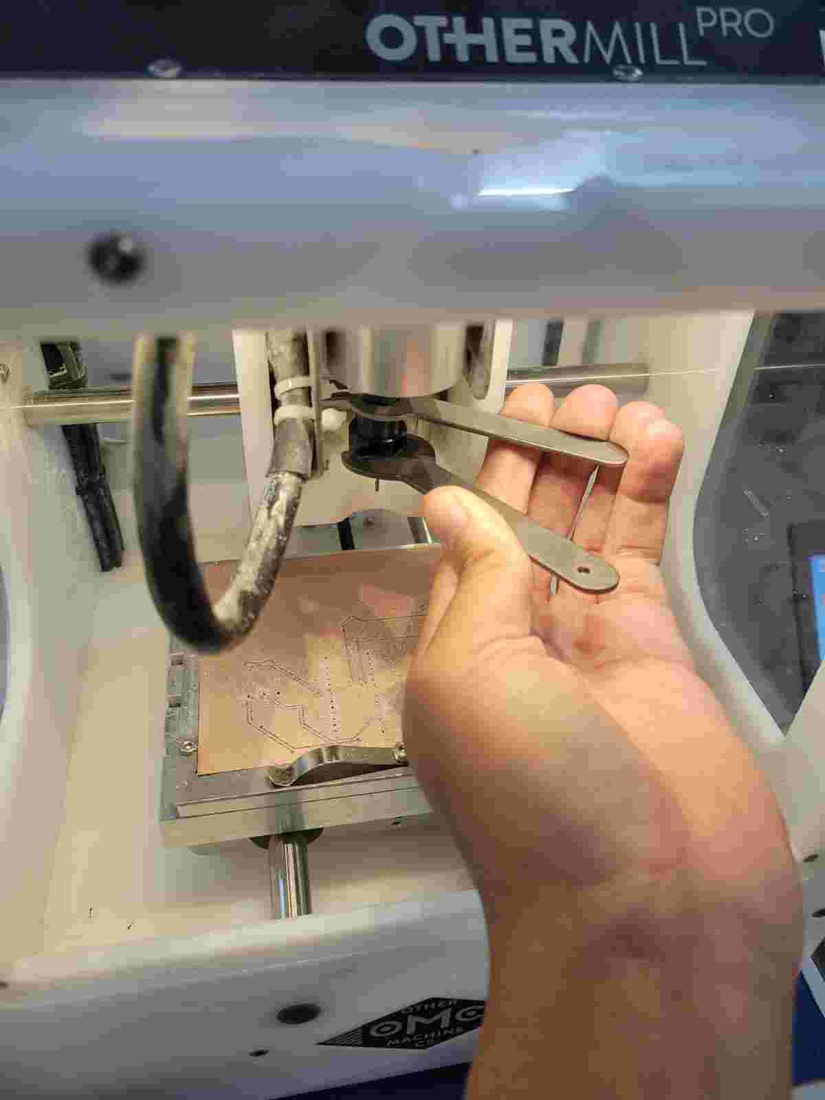 wrench for changing milling tools