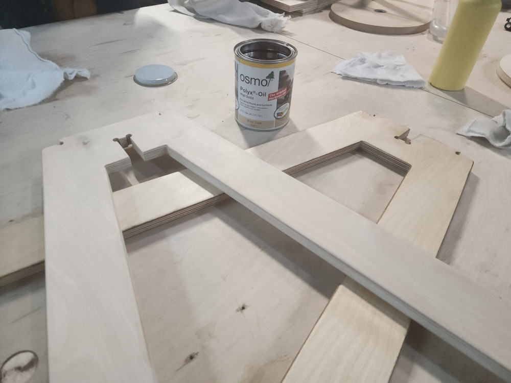 apply Osmo finishing oil