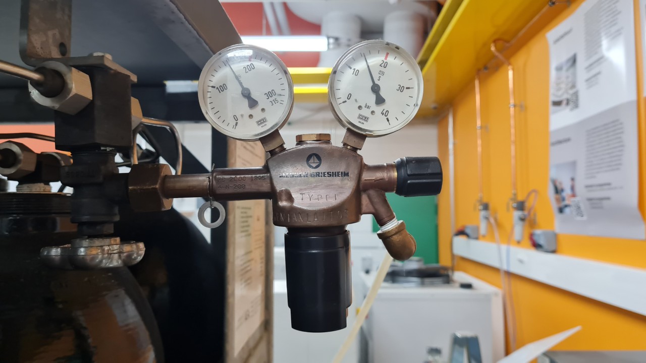 Nitrogen valve at working pressure (~15 bar)