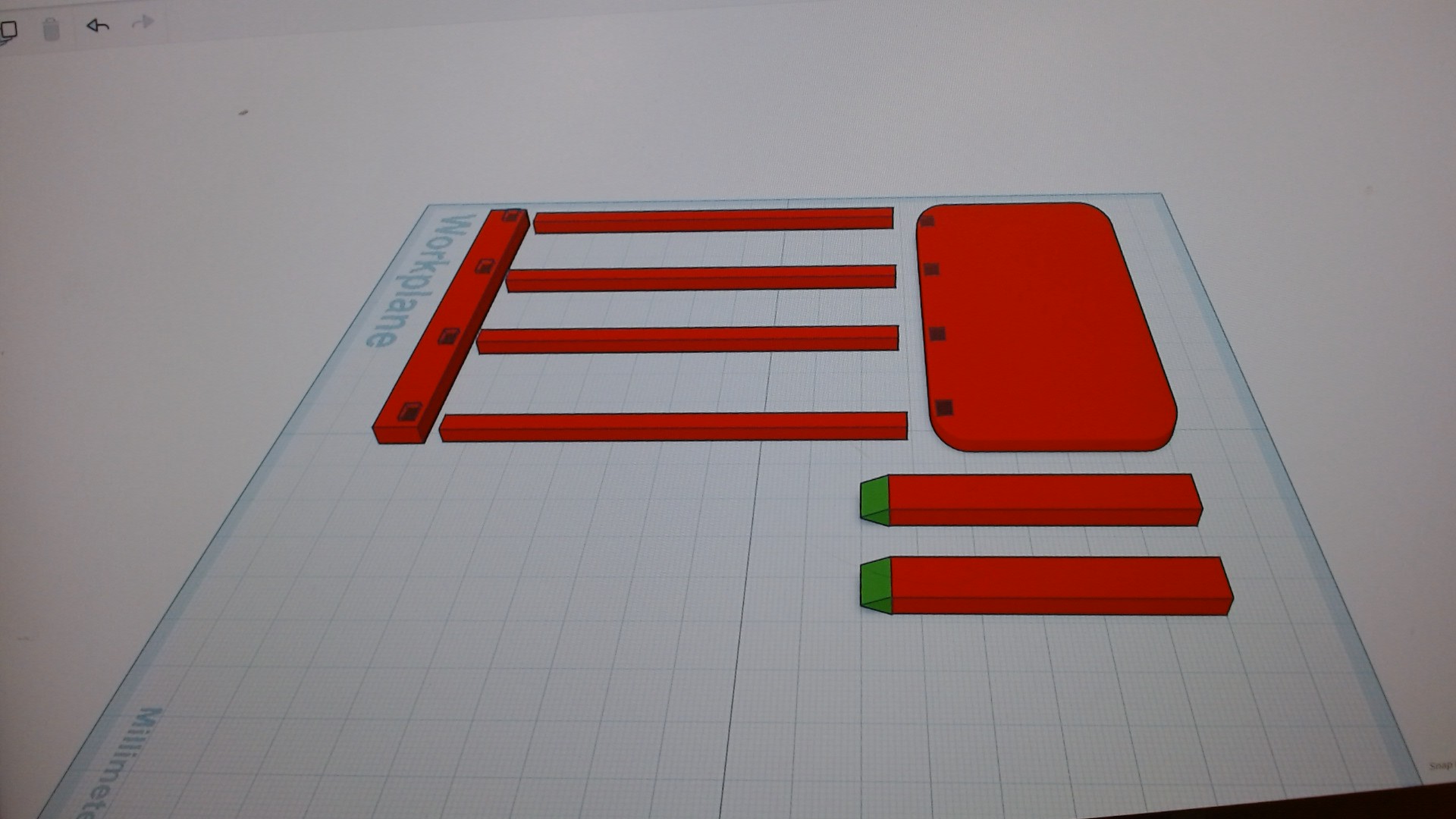 Tinkercad model of C-shaped TV tray