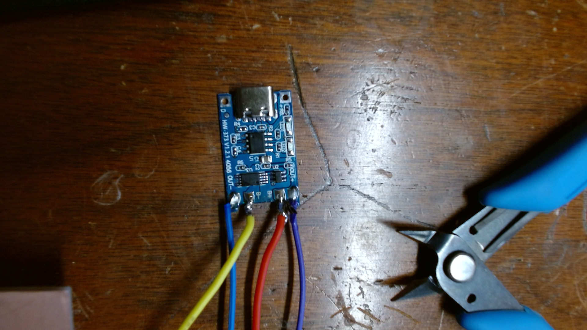 Single battery charger module
