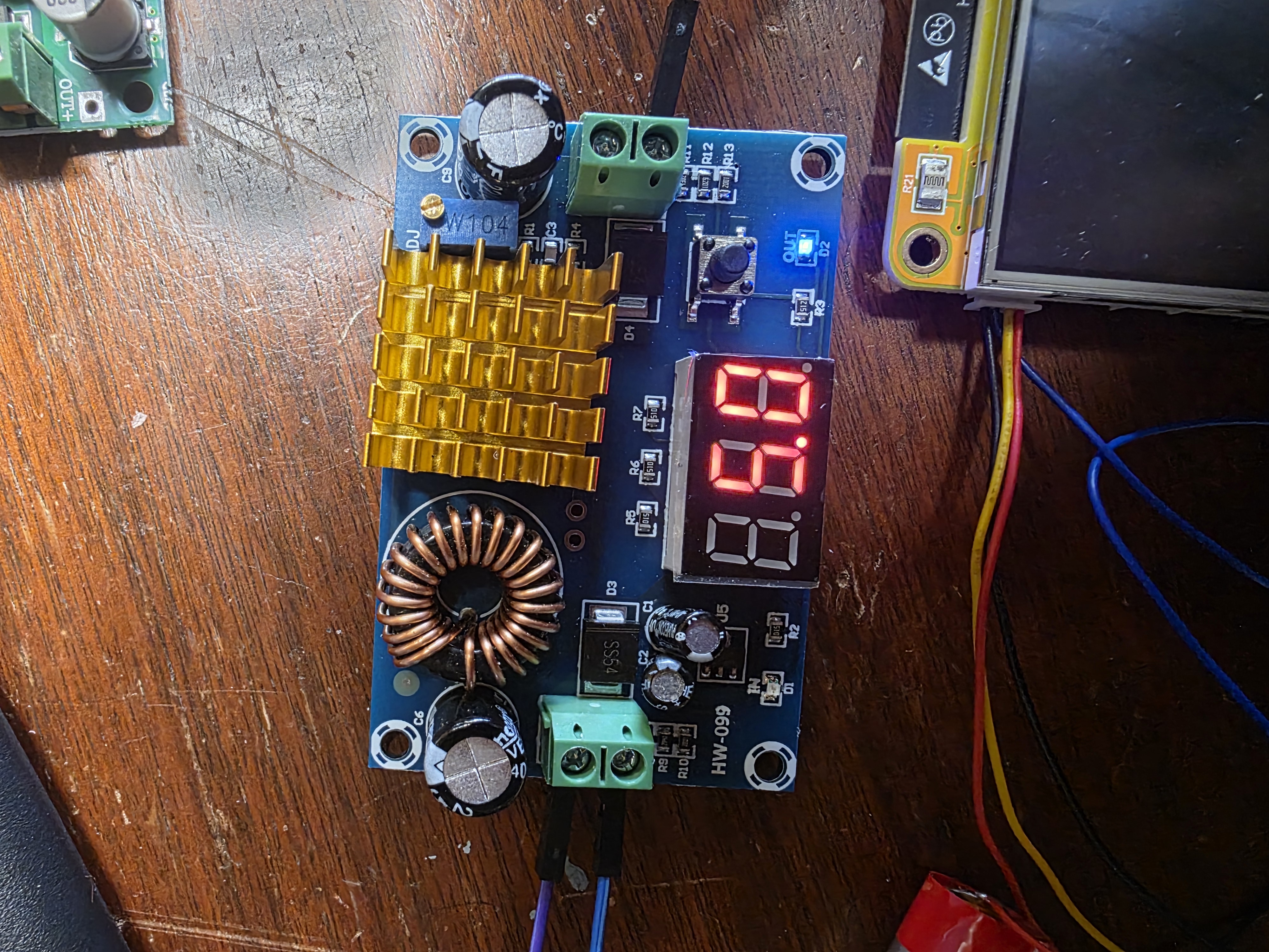 ESP32 reading battery voltage through resistor divider
