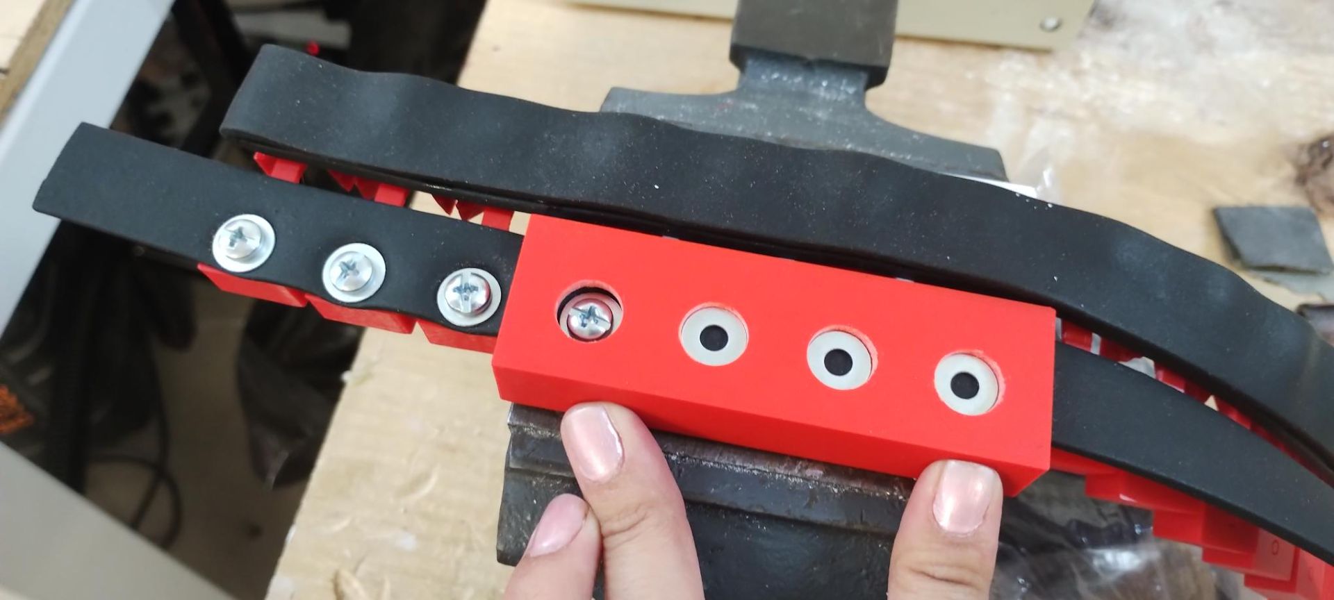 Half red lid