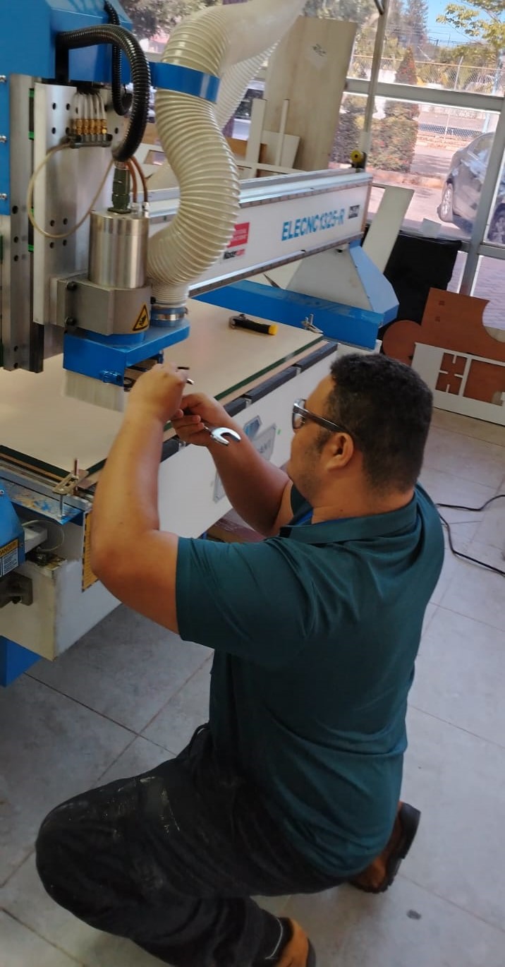 Installing cutting tool