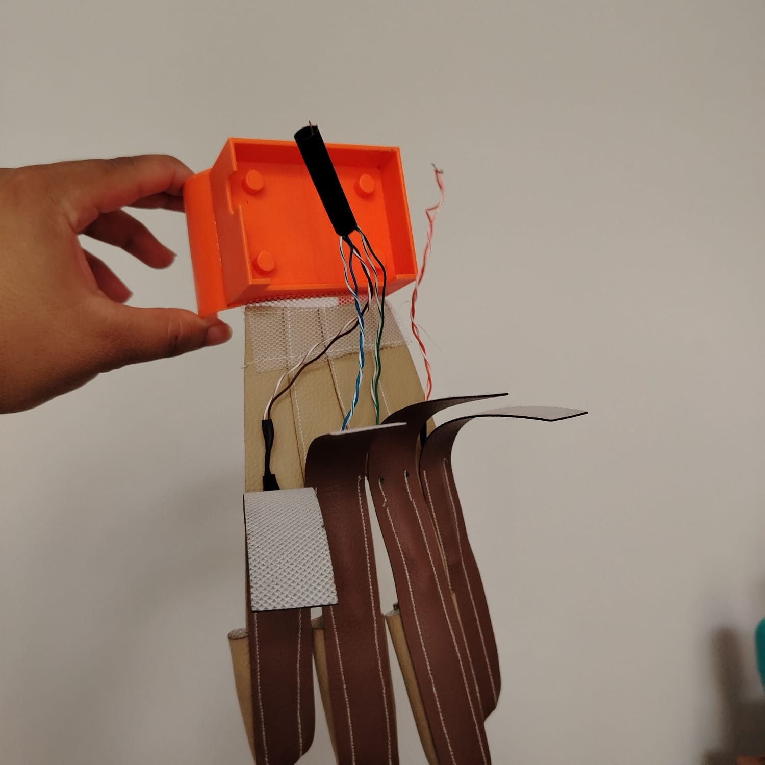 Integrated glove structure
