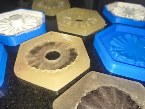 Demolding the finished gelatin mold halves