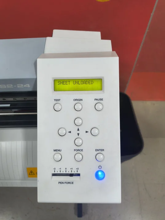 Powering on vinyl cutter