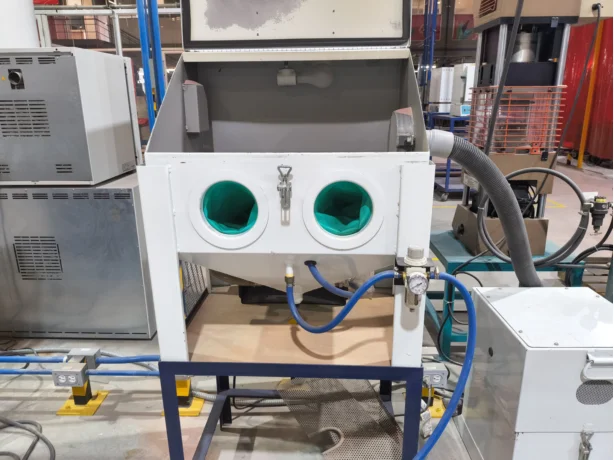 Depressurizing pneumatic manifold systems