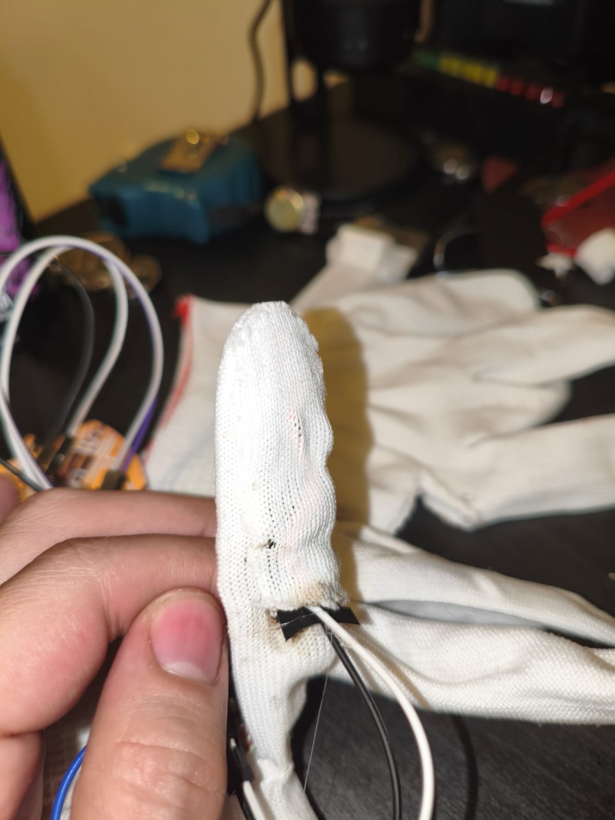 Middle finger flex sensor