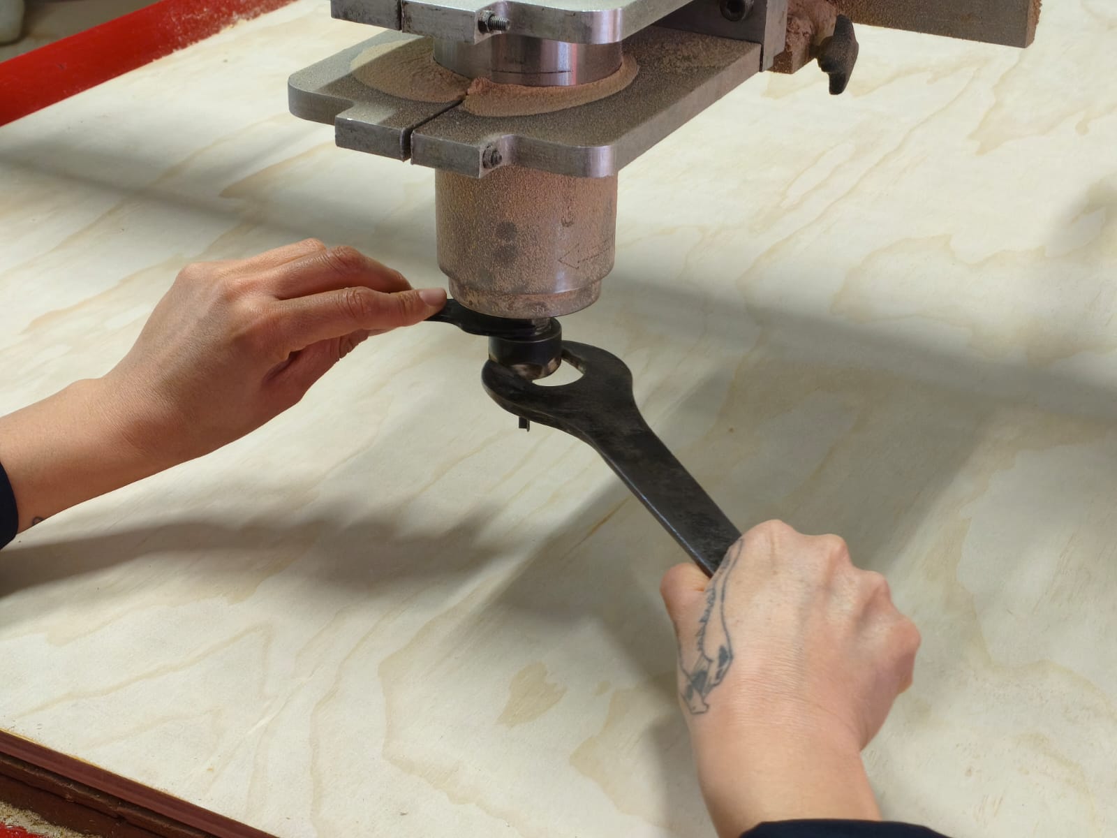 Removing the cutting bit