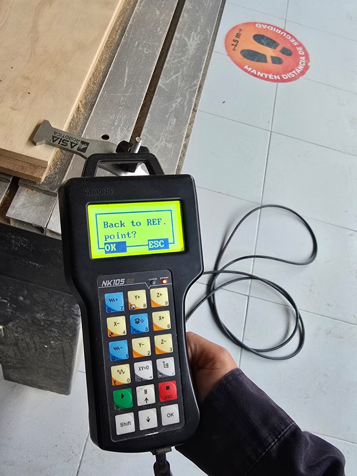 Shelf / lid with press-fit tabs along the edges