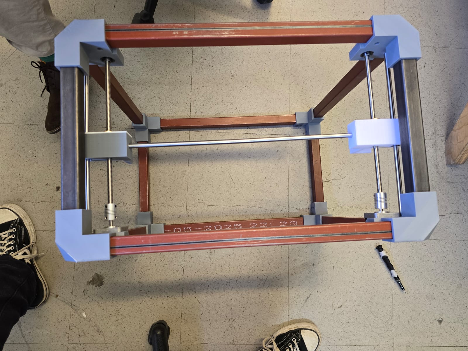 Top view of the assembled CNC frame with the 3D-printed corners, bearings, lead screws and metal rails mounted