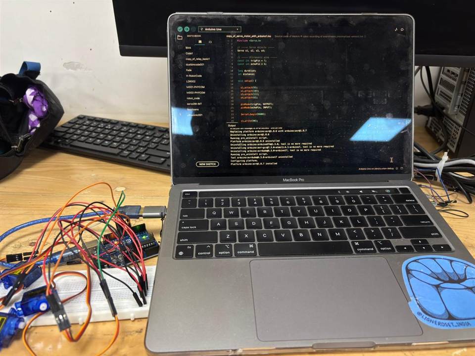 Servo and ultrasonic sketch open in the Arduino IDE, with the Arduino Uno, breadboard and servos connected
