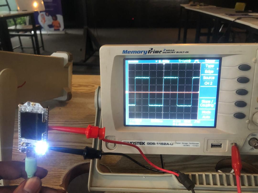 Testing digital signal from ESP32 on oscilloscope