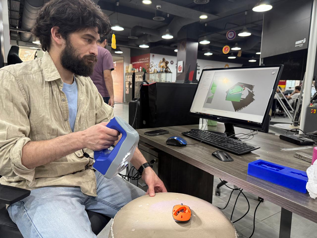 Initiating the 3D capture sequence, staging the computer mouse on a physical turntable turntable, and maintaining a uniform distance.