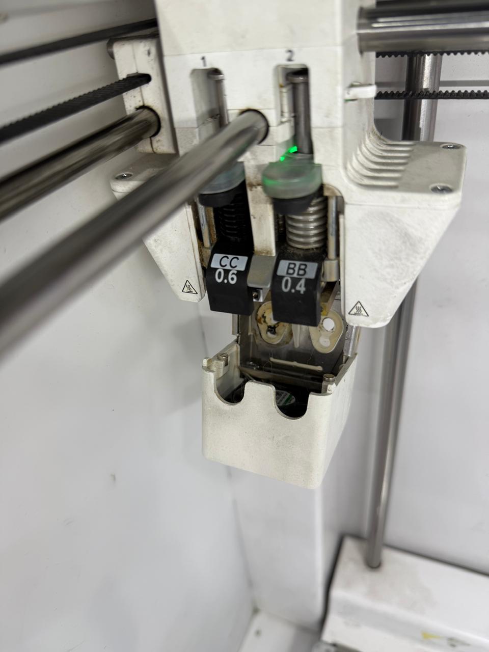 Ultimaker S5 Print Cores CC 0.6 and BB 0.4 installed