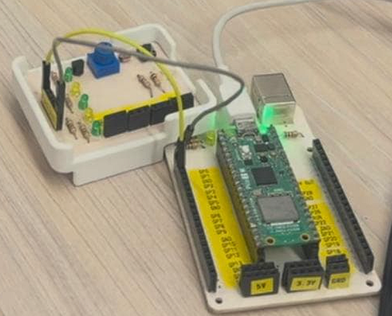 Custom PCB Pico 2W en caja