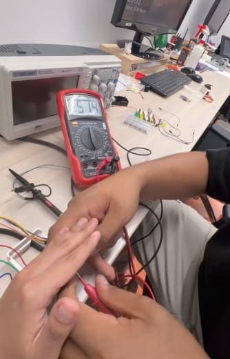 Multimeter on oscilloscope