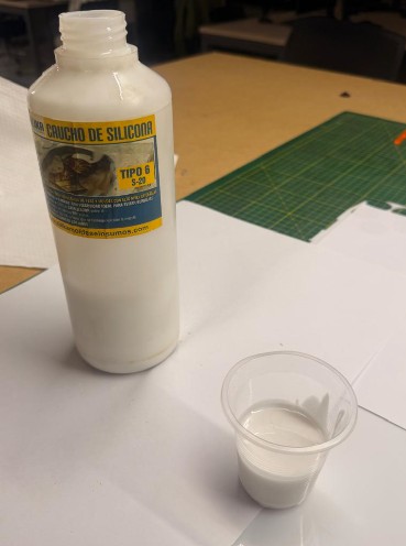 Mixing silicone with catalyst
