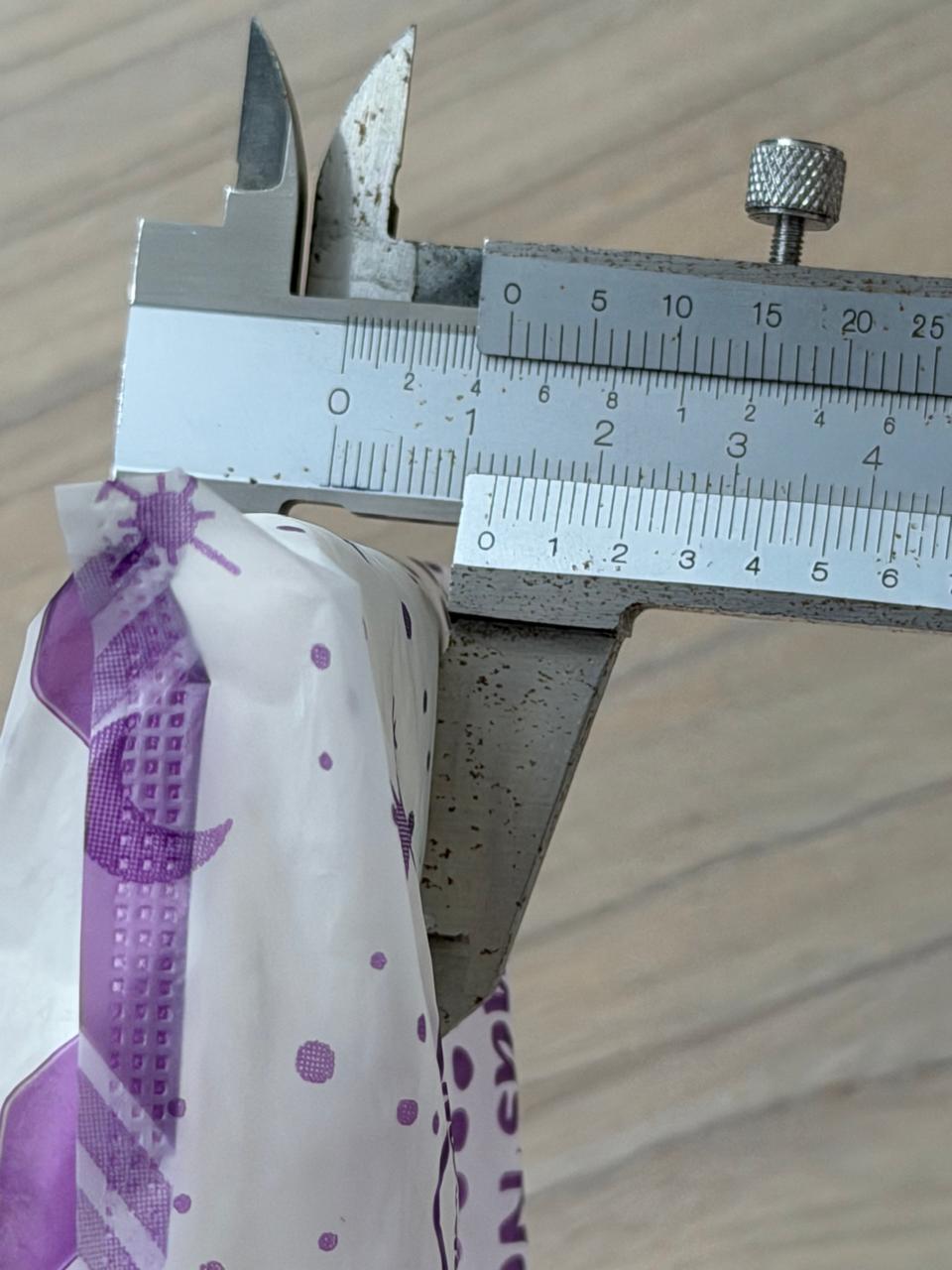 Vernier caliper measurement - width