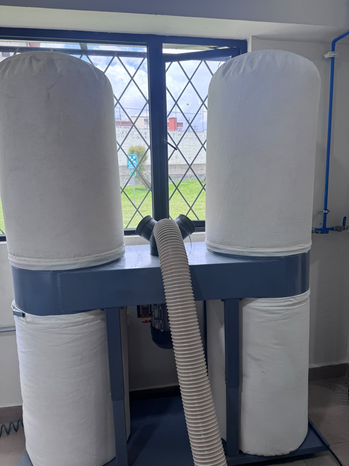 CNC dust extraction and particulate collection system