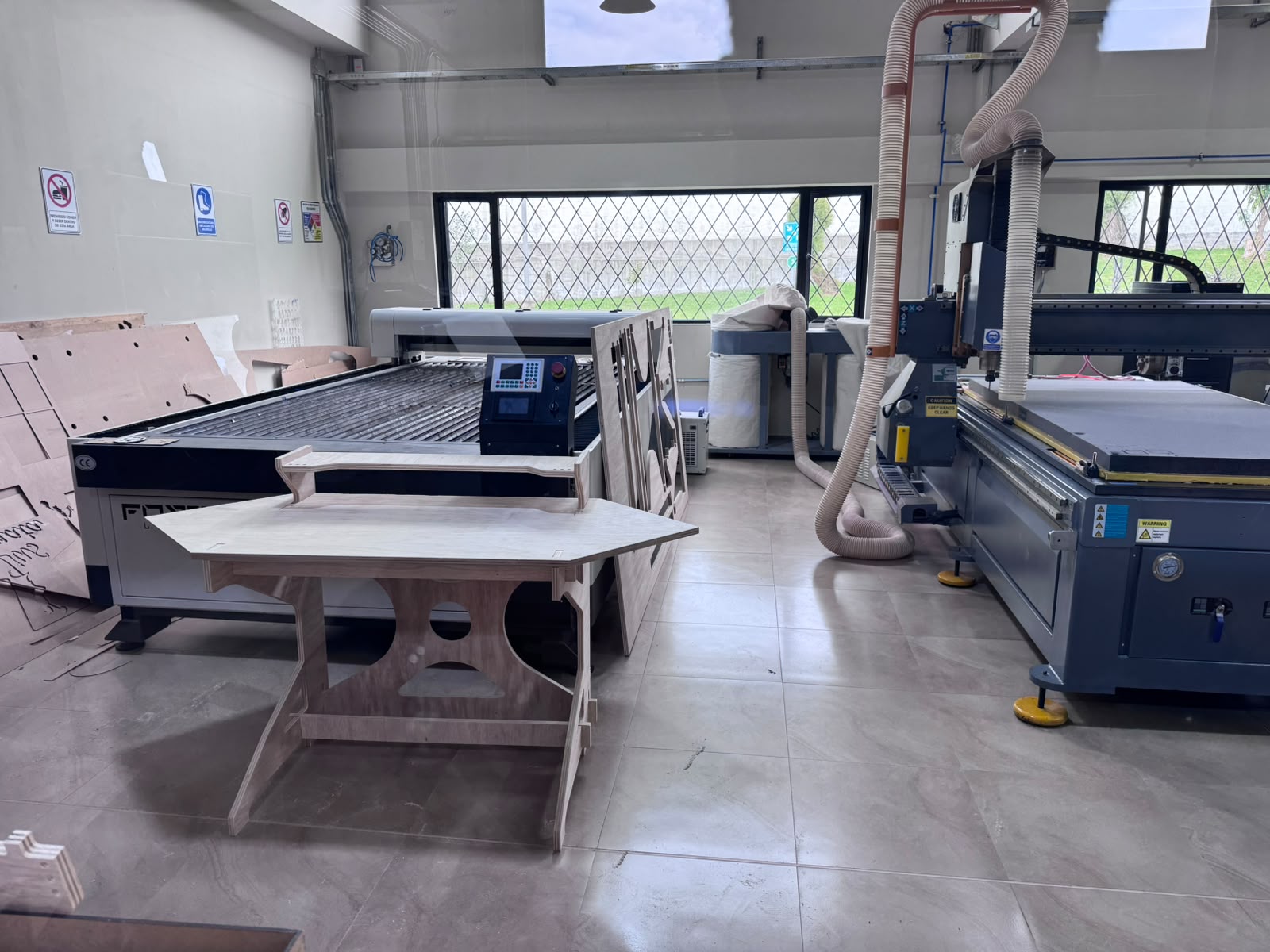 CNC lab layout with dust extraction connected to the router