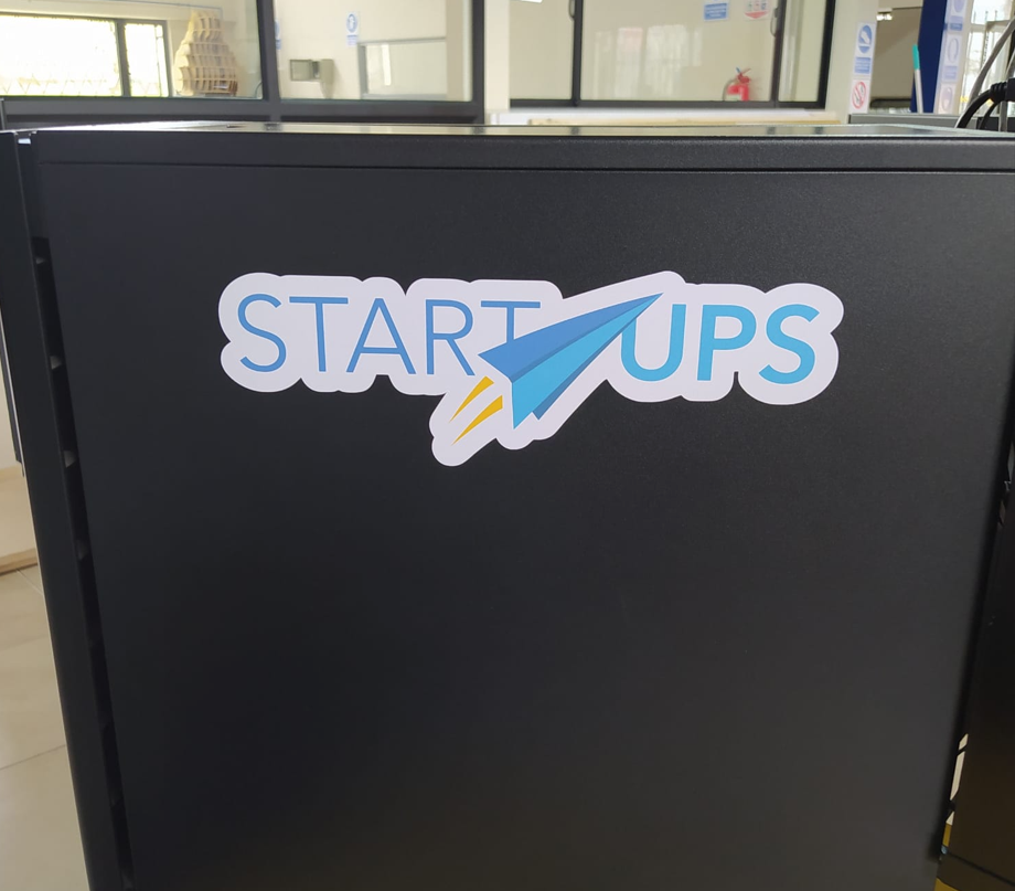 Final vinyl applied on a smooth surface