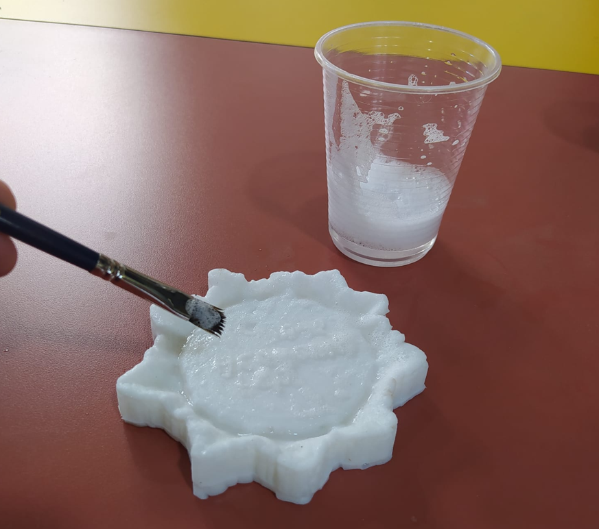 Applying homemade release agent to the silicone mold