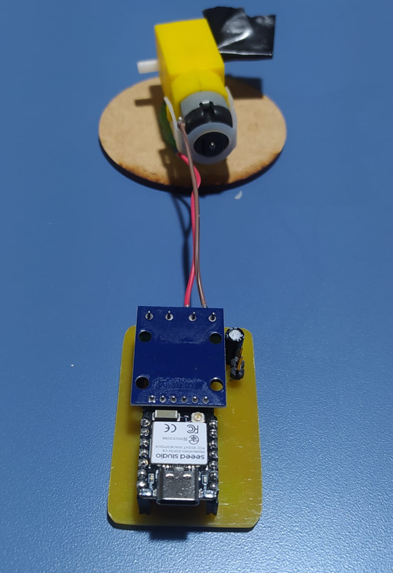 XIAO ESP32-C6, L9110S driver and motor connected to the PCB