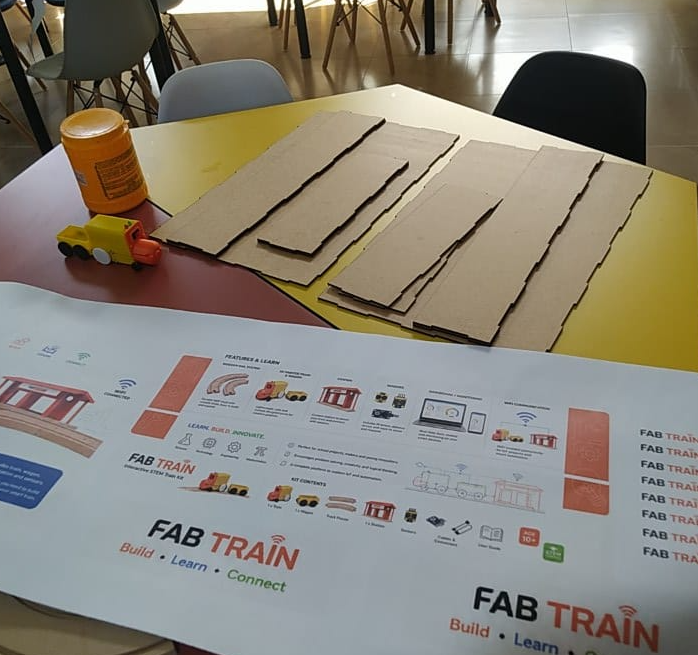 Laser cutting and assembly process of the Fab Train packaging box